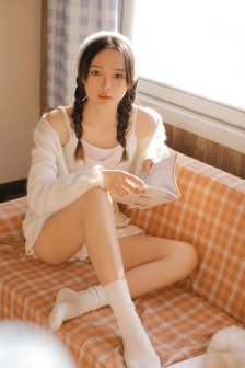 年轻的邻居的阿6